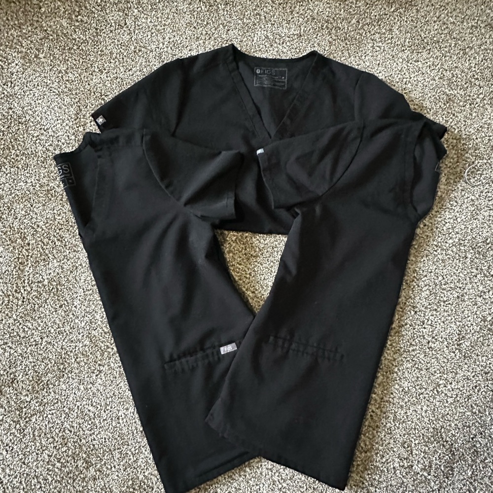 Lot of 2 Black Casma Figs tops in size medium.